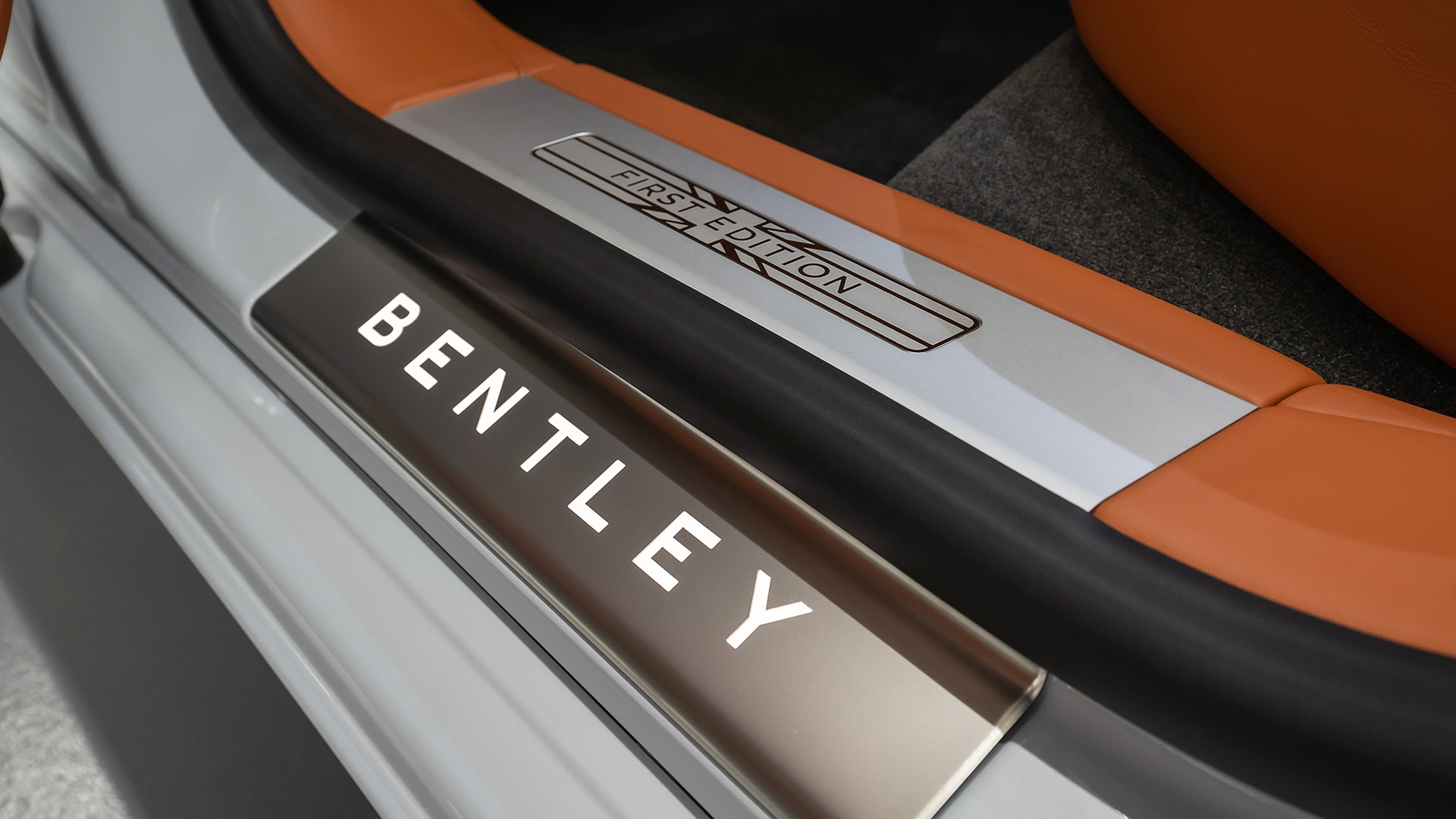 Bentley Flying Spur  WHITE 2023 Rental Dubai