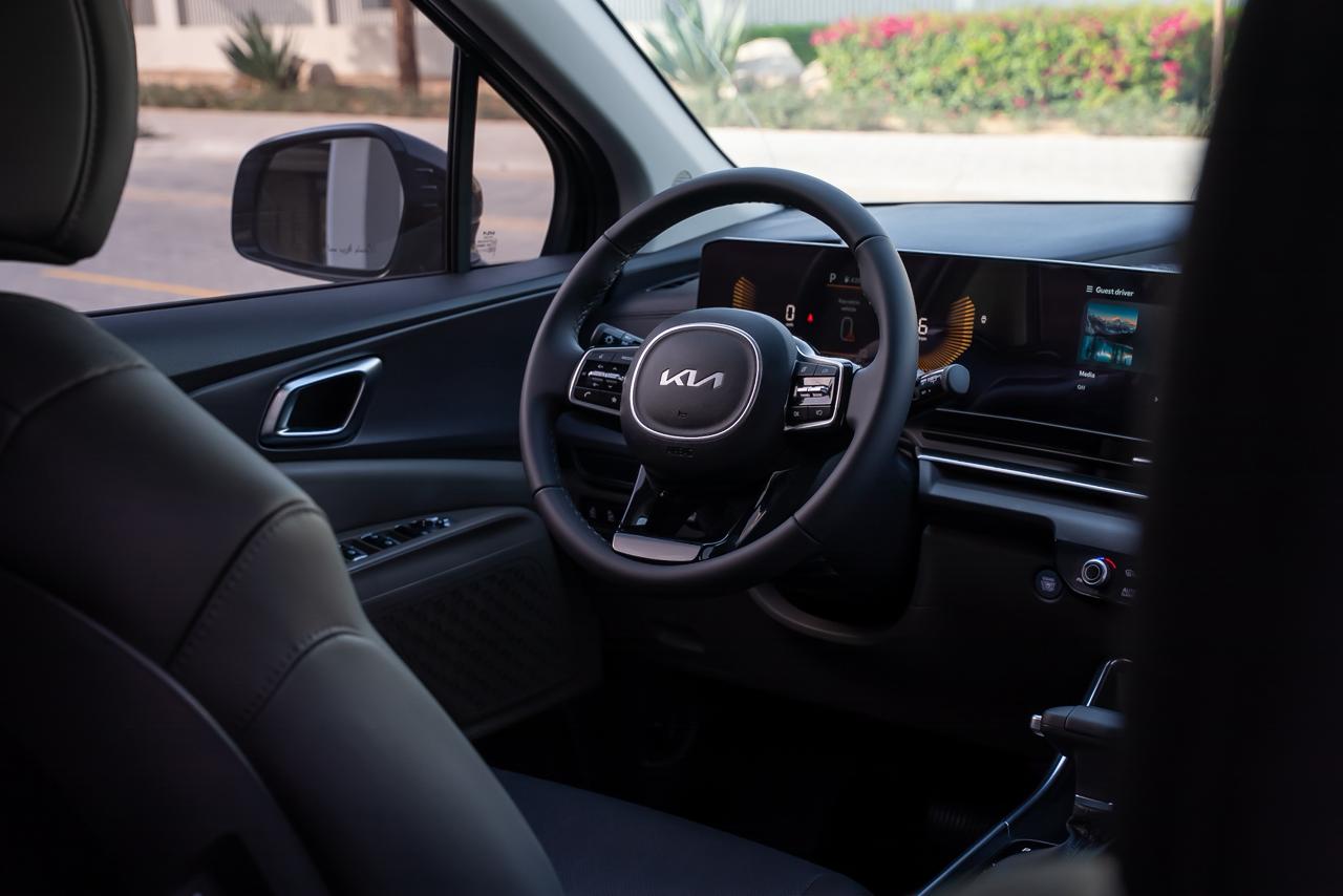 استئجار KIA Carnival 2025  أسود 2025 فى دبي