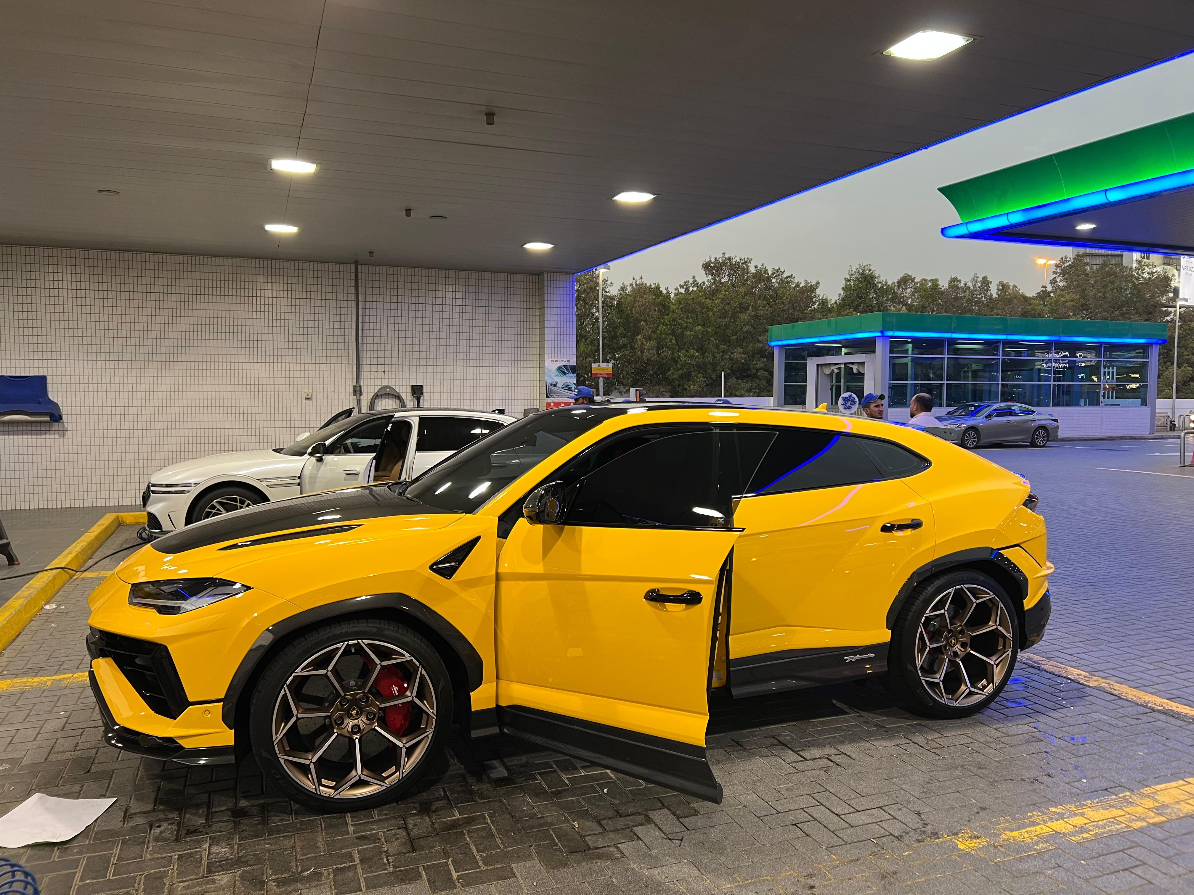 Lamborghini Urus Performant 2025  YELLOW  Rental Dubai