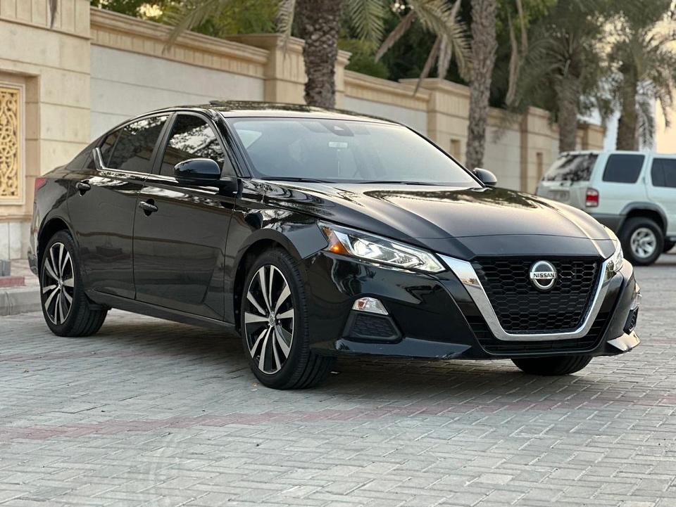 нанимать Nissan Altima Black   BLACK 