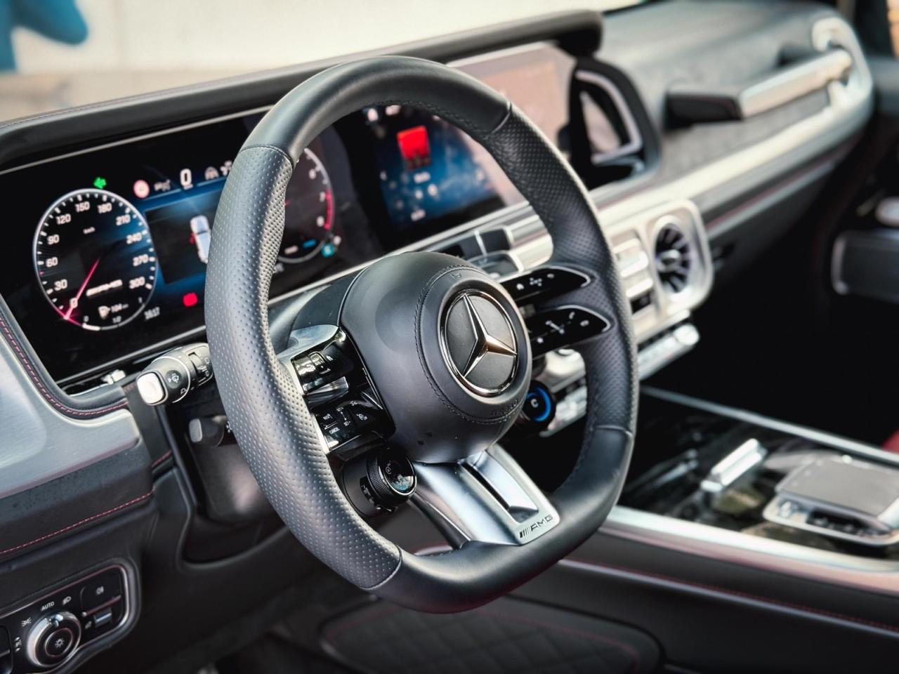 нанимать Mercedes G63 AMG / Black with Red Interrior  BLACK 