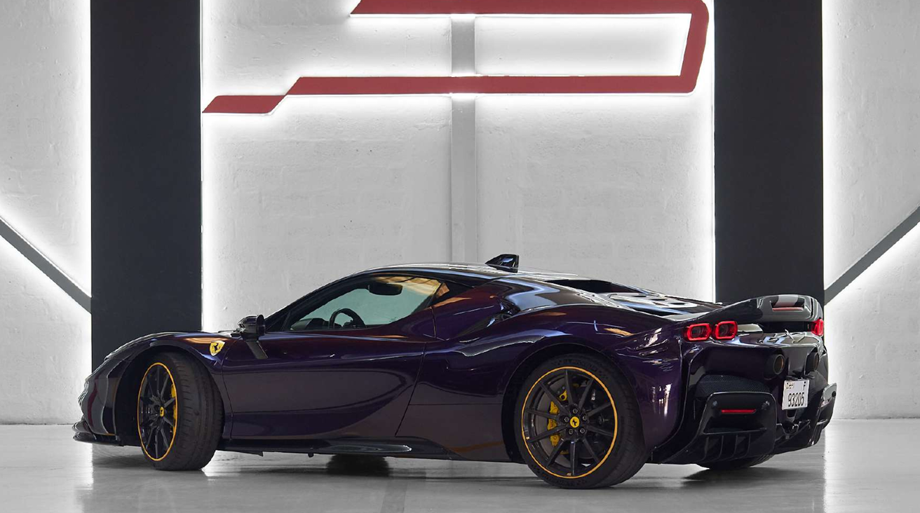 louer Ferrari SF90 in Dubai    PURPLE 