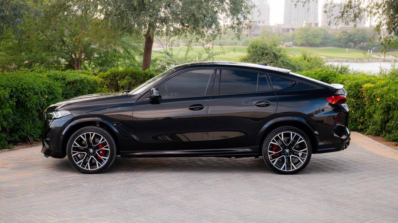 louer BMW X6 Competition  -Black with red interiors  BLACK 