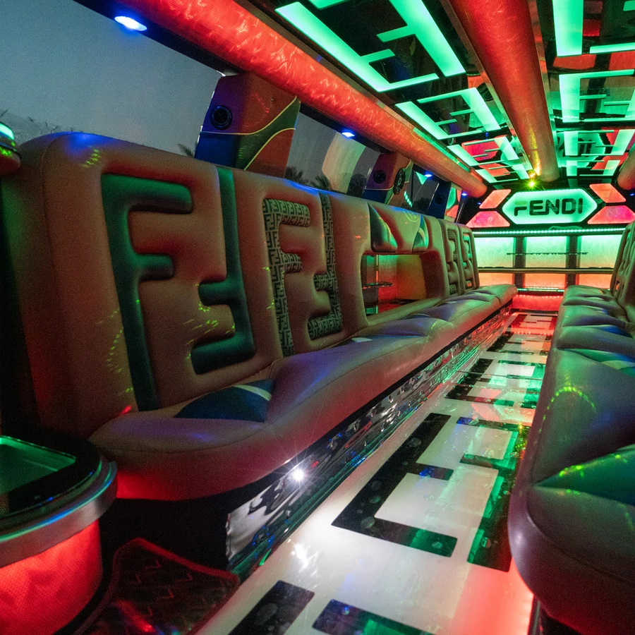 استئجار GMC Fendi Limo  أسود  فى دبي