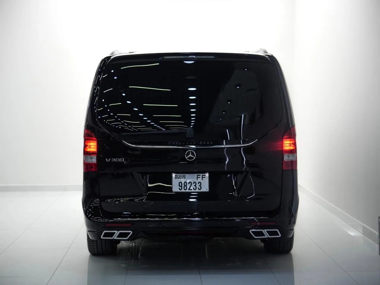 нанимать V300 Ultra Luxury With Driver  BLACK 