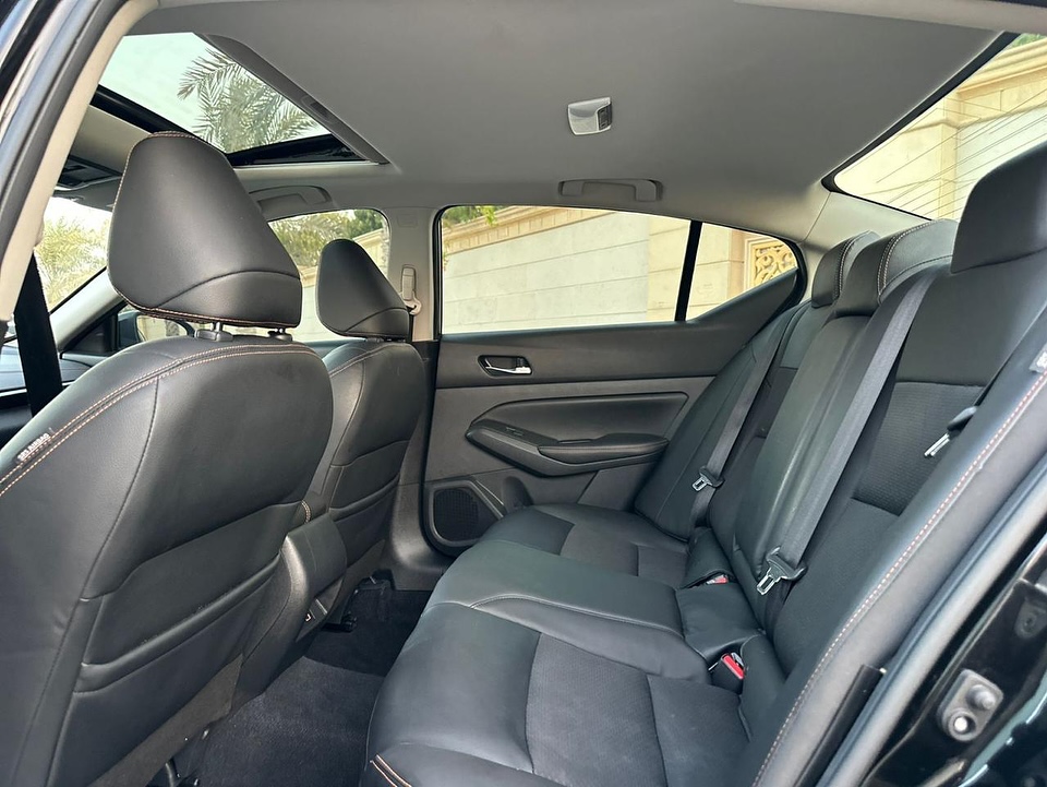 нанимать Nissan Altima Black   BLACK 
