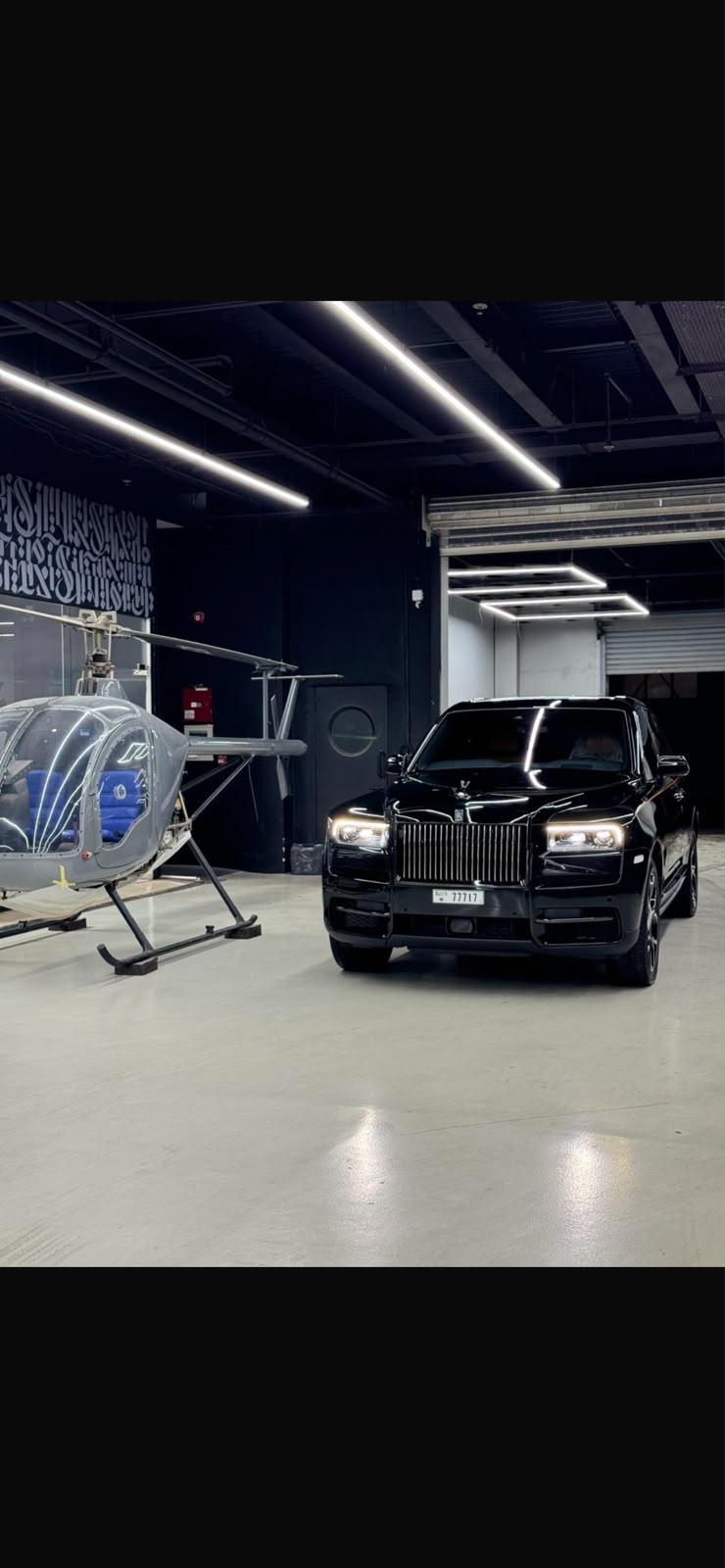 нанимать Rolls Royce Cullinan Black Badge Black with Yellow Interior  BLACK 