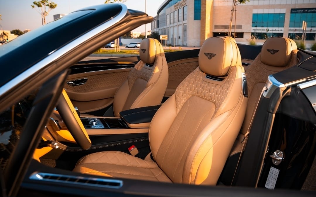 louer Bentley Continental GTC Black with Brown Interior  BLACK 
