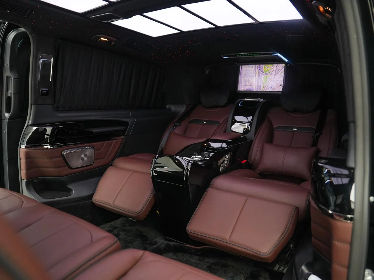 нанимать V300 Ultra Luxury With Driver  BLACK 