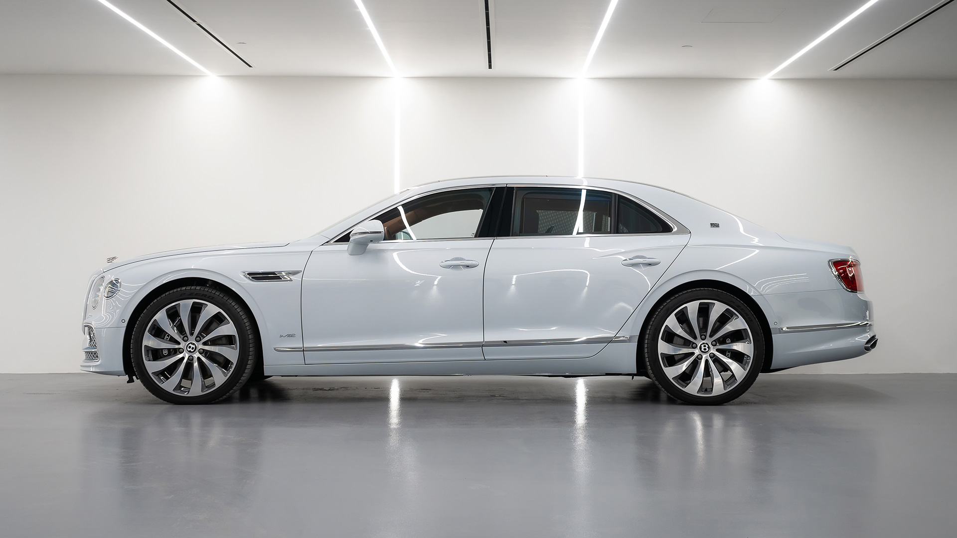 hire Bentley Flying Spur 2023 in dubai