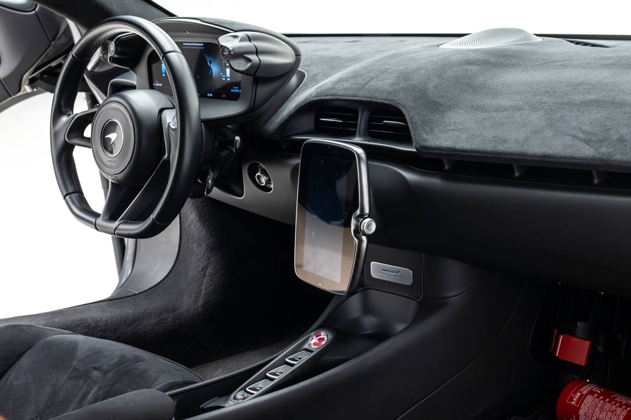 hire Mclaren Artura  2023 in dubai