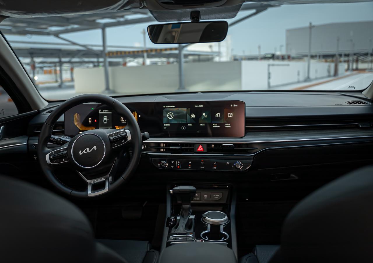 hire KIA K5 2025 2025 in dubai