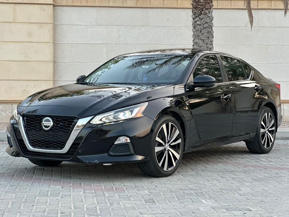 нанимать Nissan Altima Black   BLACK 