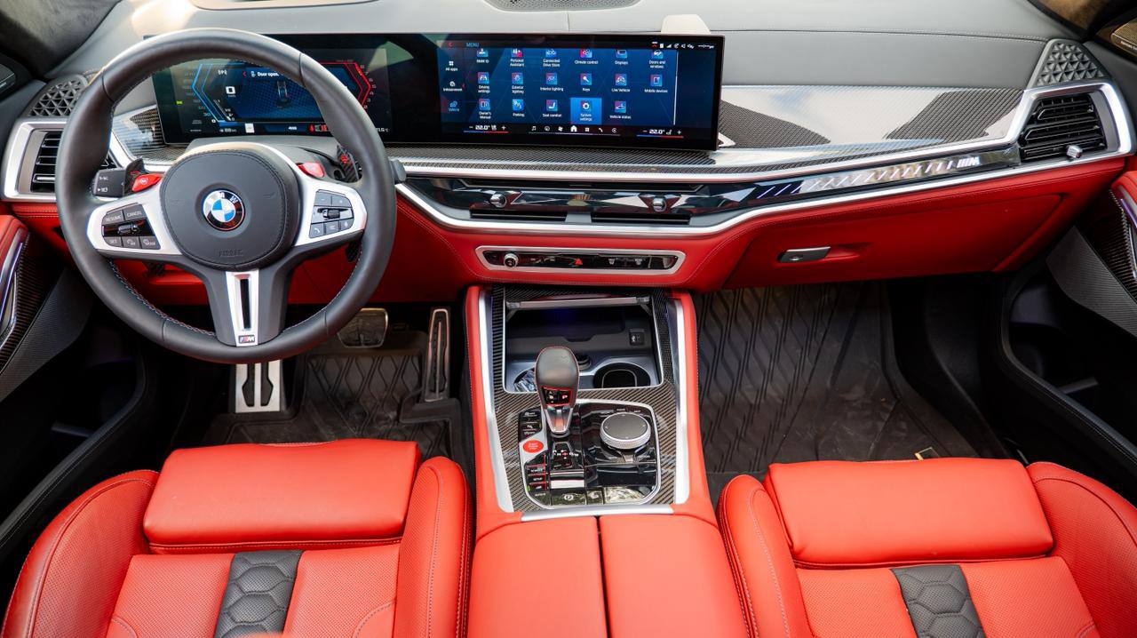 louer BMW X6 Competition  -Black with red interiors  BLACK 