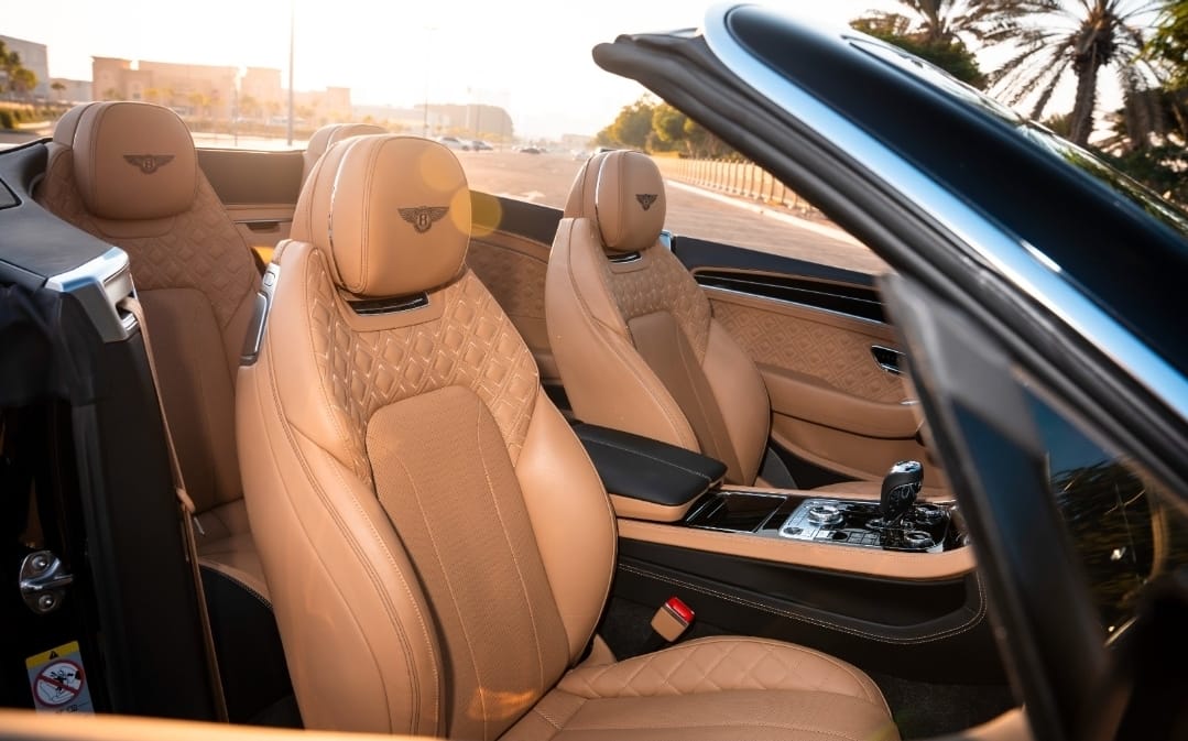louer Bentley Continental GTC Black with Brown Interior  BLACK 