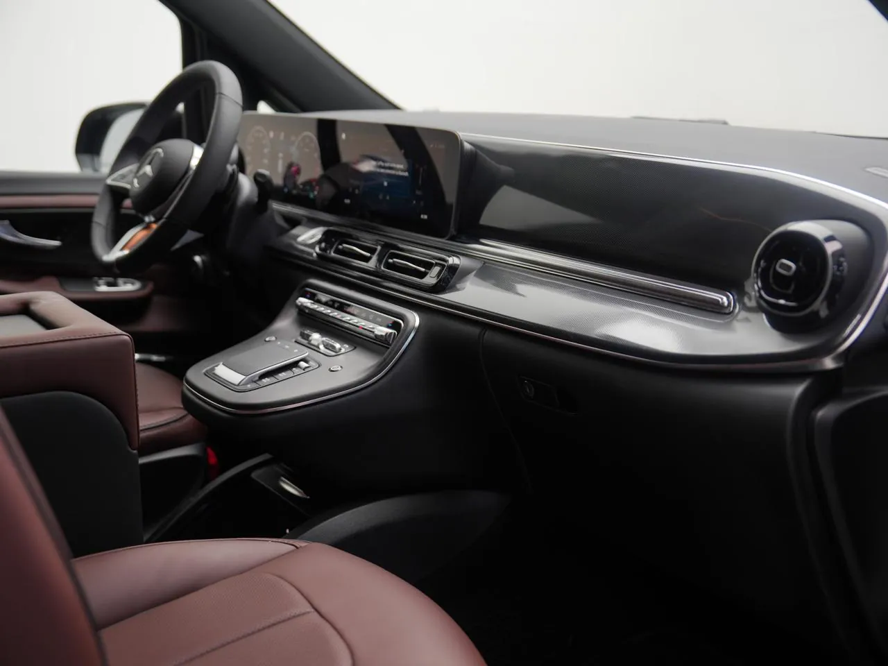 нанимать V300 Ultra Luxury With Driver  BLACK 