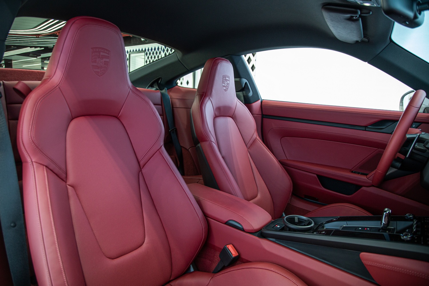 арендовать Porsche 911 CARRERA GTS Convertible 2023 длительный срок в Дубае