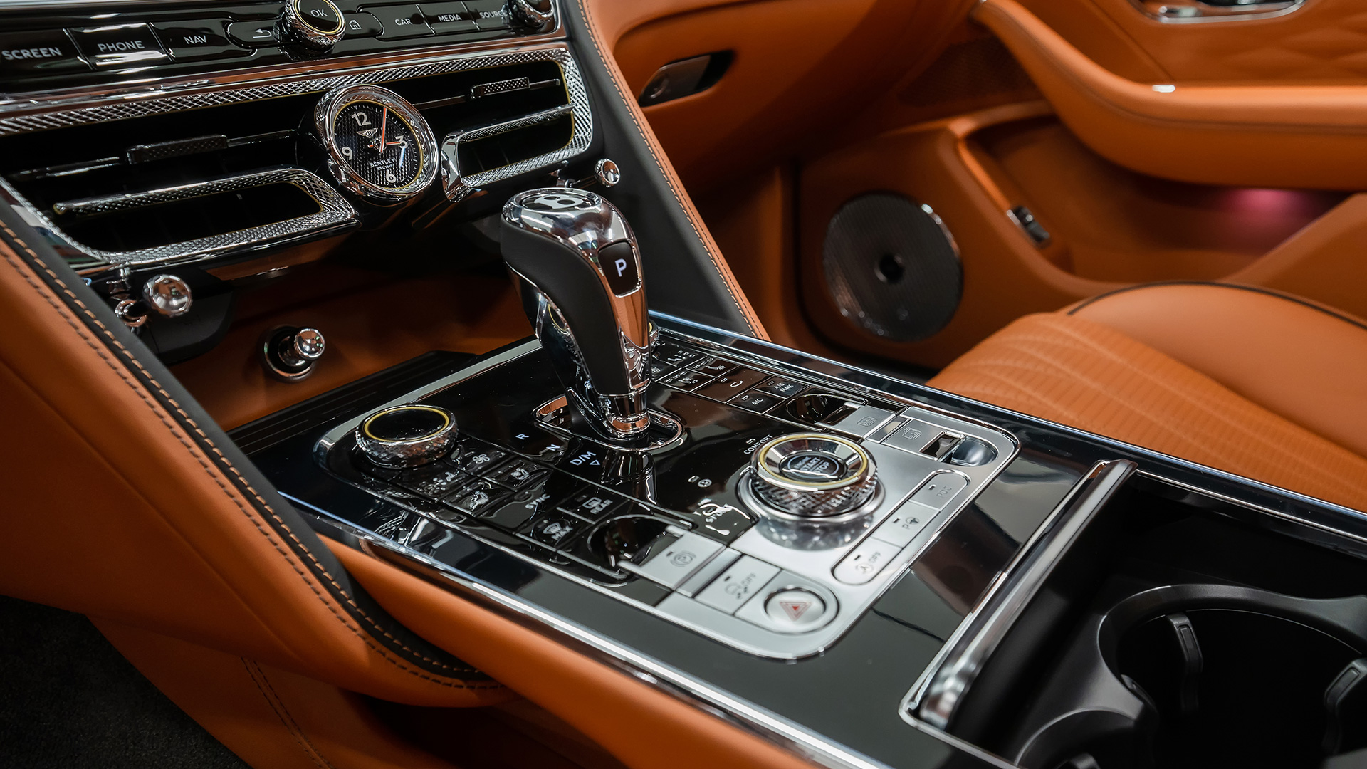 Bentley Flying Spur  WHITE 2023 Rental Dubai