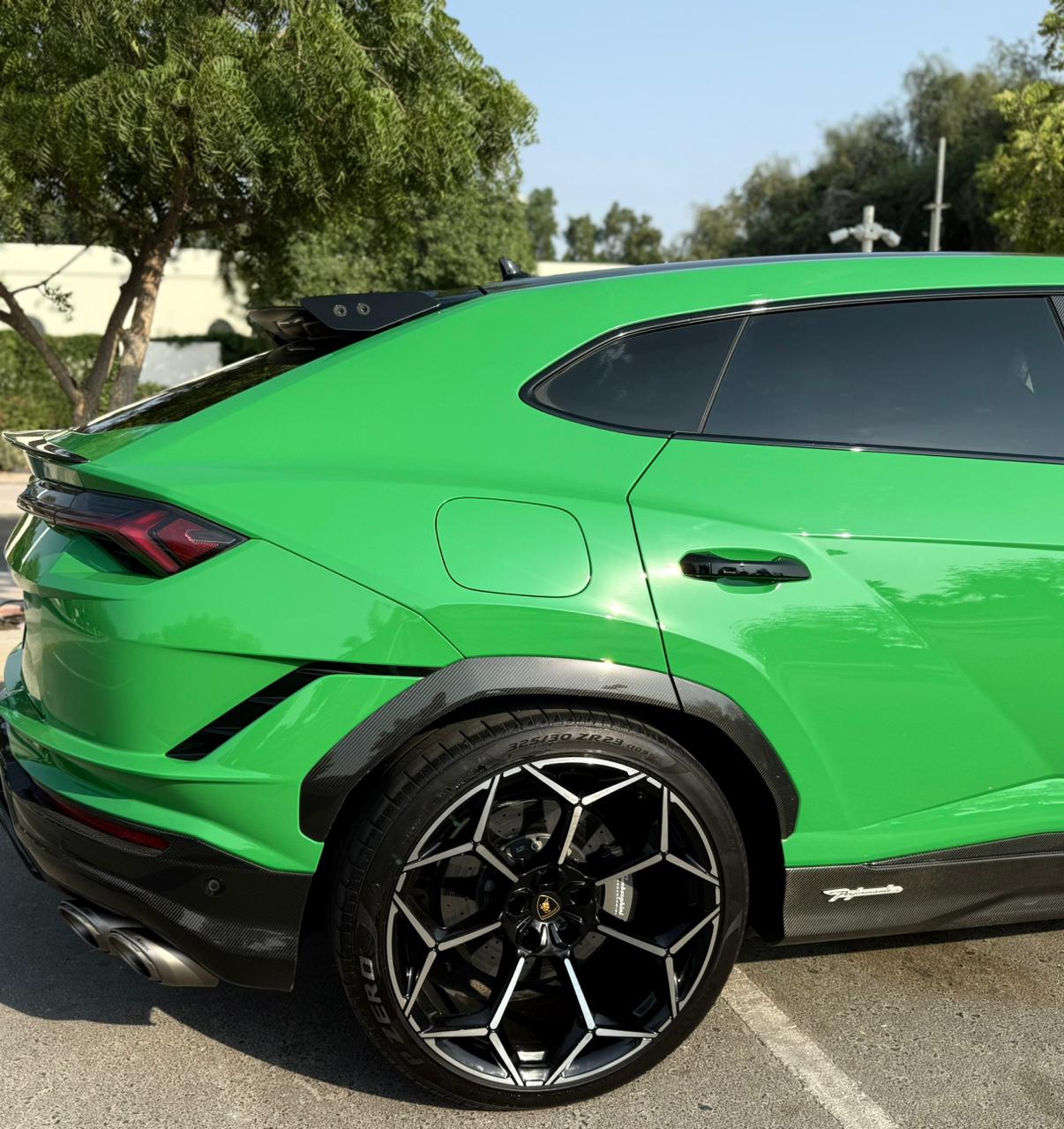 استئجار Lamborghini Urus Performant Green Color   أخضر 2024 فى دبي